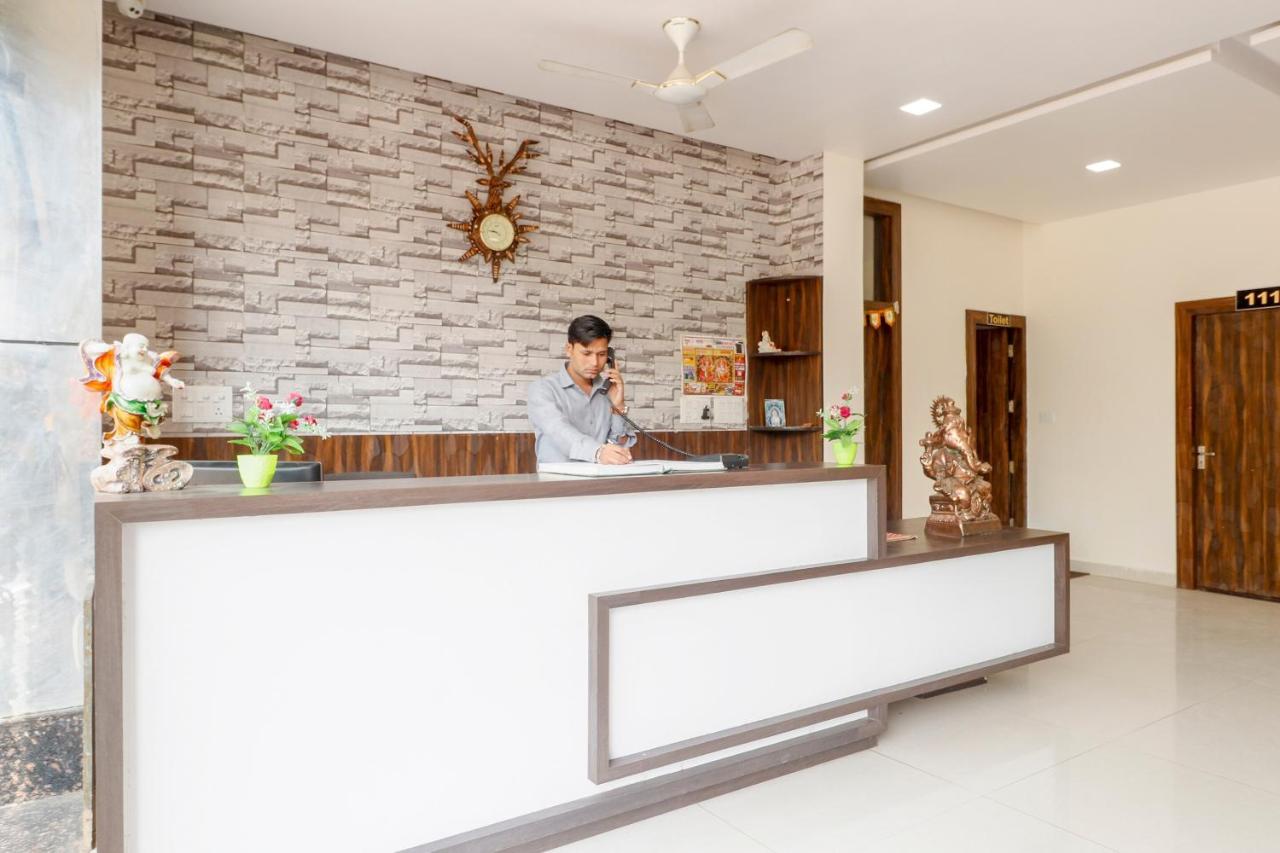 Capital O 63158 Hotel Om Sai Ram Chhatarpur Dış mekan fotoğraf